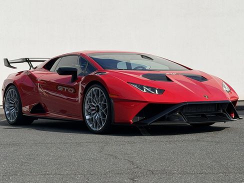Used 2024 Lamborghini Huracan STO image 1