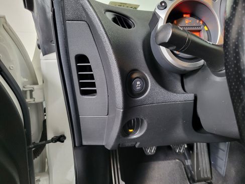 Used 2015 Nissan 370Z Base image 26