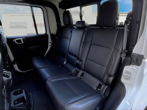 New 2025 Jeep Gladiator High Tide image 10