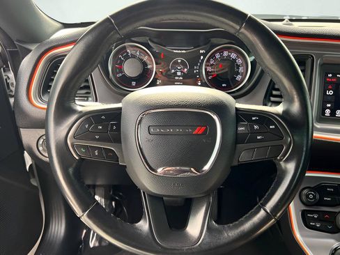 Used 2019 Dodge Challenger SXT RWD image 31