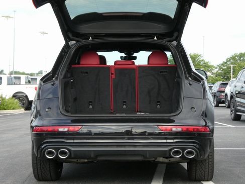 Used 2022 Audi SQ5 Prestige w/ Prestige Package image 32