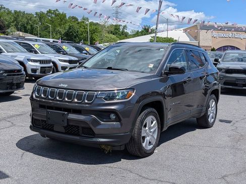 Used 2022 Jeep Compass Latitude w/ Convenience Group AWD/4WD image 1