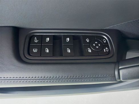 Used 2025 Porsche Cayenne S AWD/4WD image 8