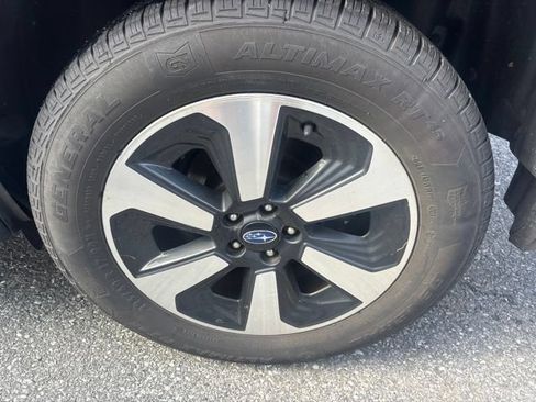 Used 2018 Subaru Forester 2.5i Premium w/ All-Weather Package AWD/4WD image 15