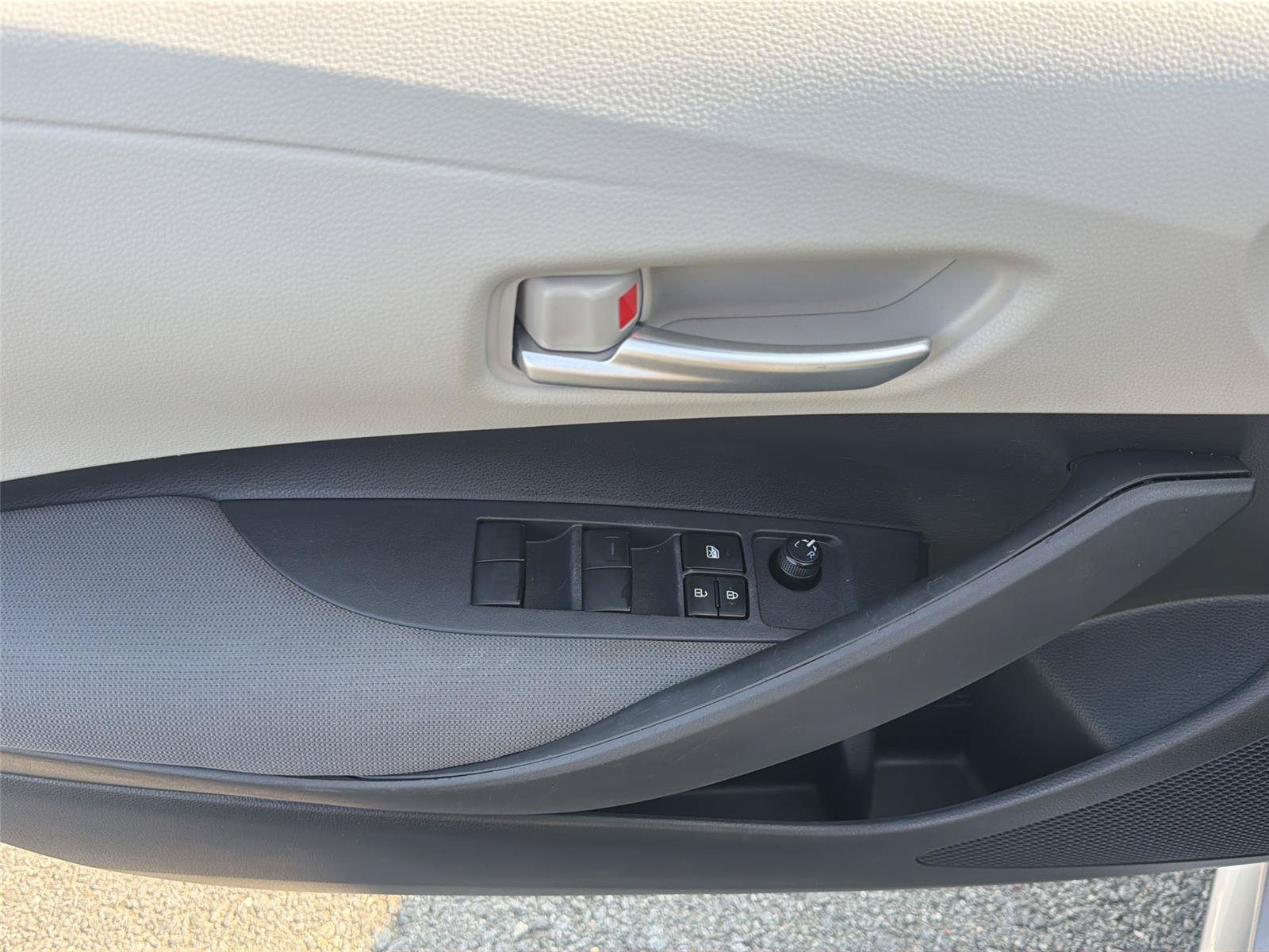 Used 2020 Toyota Corolla LE FWD image 21