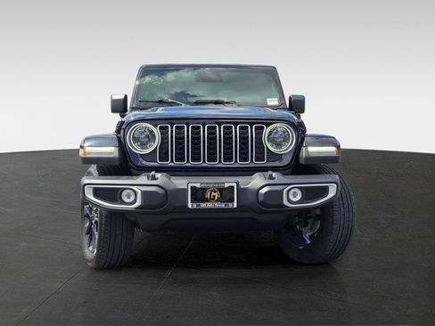 Used 2025 Jeep Wrangler Unlimited Sahara w/ Safety Group AWD/4WD image 3