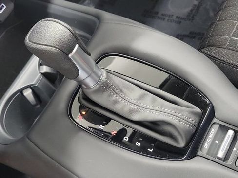 Used 2025 Honda HR-V LX image 29