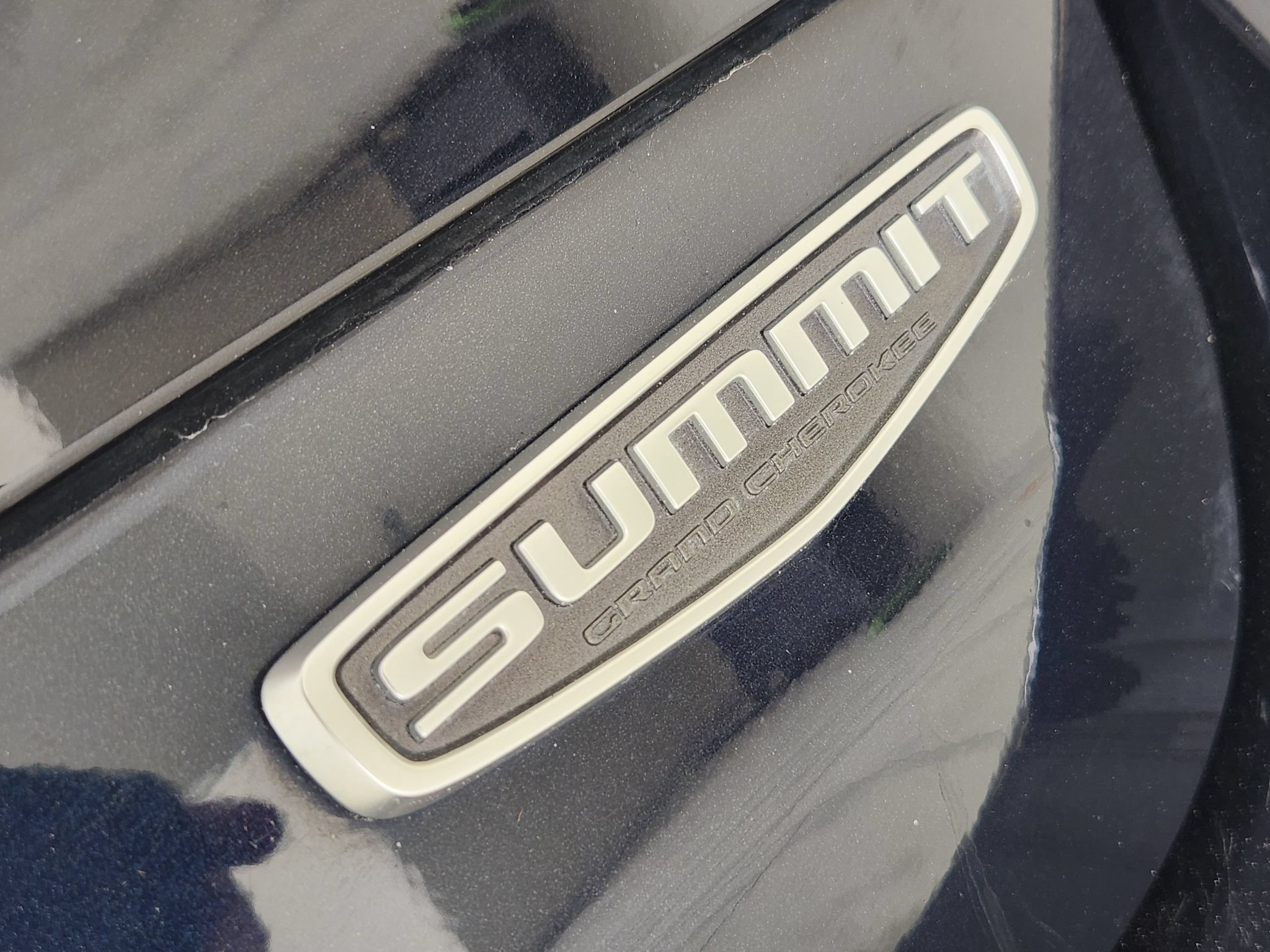 Used 2023 Jeep Grand Cherokee Summit AWD/4WD image 11