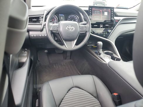 Used 2023 Toyota Camry SE w/ Cold Weather Package image 10