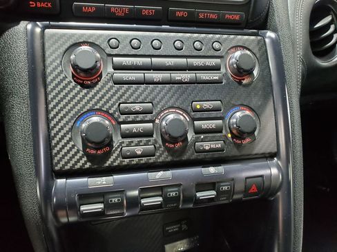 Used 2013 Nissan GT-R Premium image 30