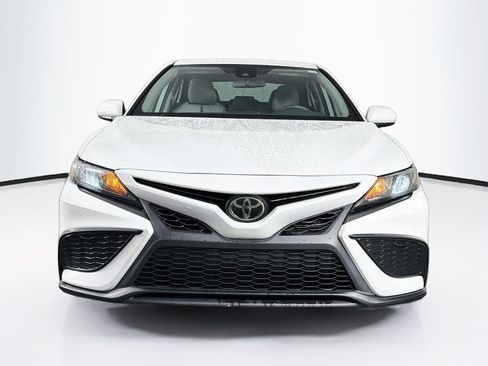 Used 2021 Toyota Camry SE FWD image 2