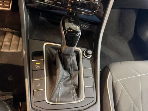 Used 2025 Volkswagen Jetta Sport FWD image 40