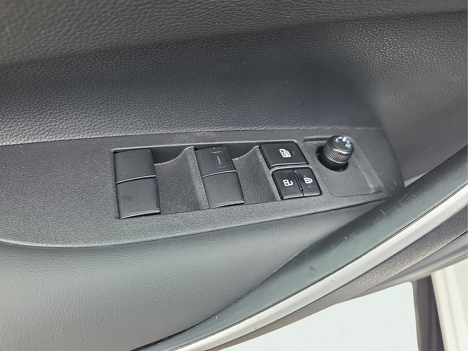 Used 2025 Toyota Corolla SE FWD image 15