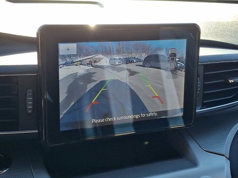 Used 2022 Ford Explorer XLT w/ Equipment Group 202A image 21