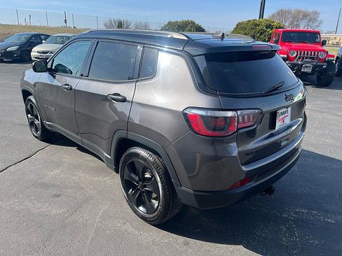 Used 2018 Jeep Compass Latitude w/ Popular Equipment Group AWD/4WD image 6