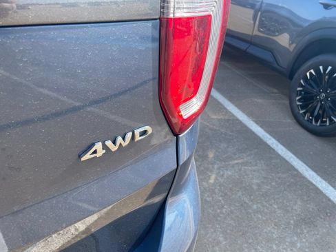 Used 2018 Ford Explorer XLT w/ Equipment Group 202A AWD/4WD image 7