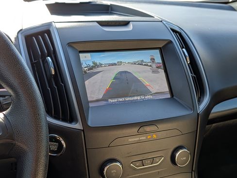 Certified 2020 Ford Edge SE image 28