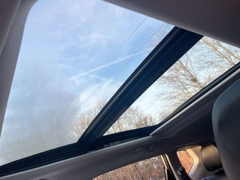 Used 2018 Nissan Rogue SL w/ Premium Package image 22