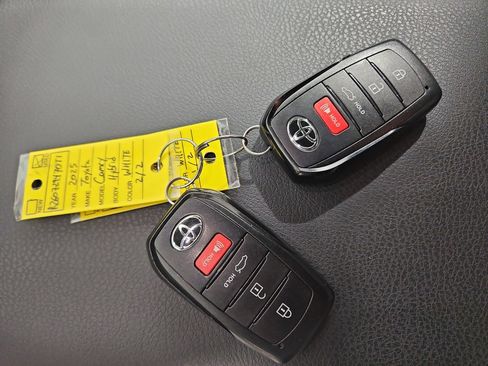 Used 2025 Toyota Camry Hybrid FWD image 27