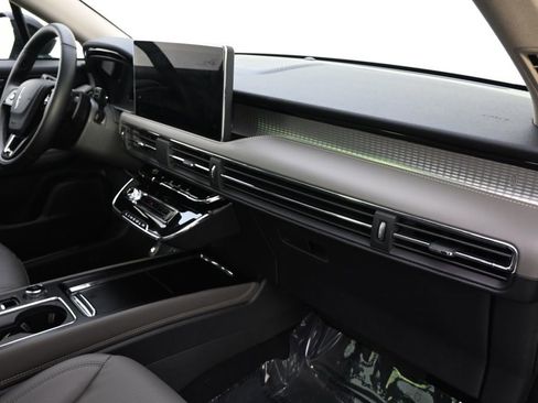 New 2026 Lincoln Corsair Premiere image 15