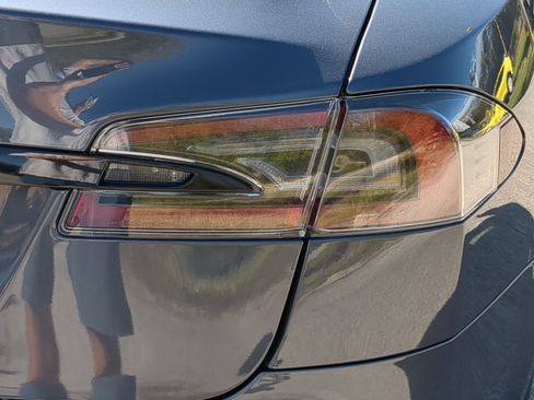 Used 2022 Tesla Model S image 37