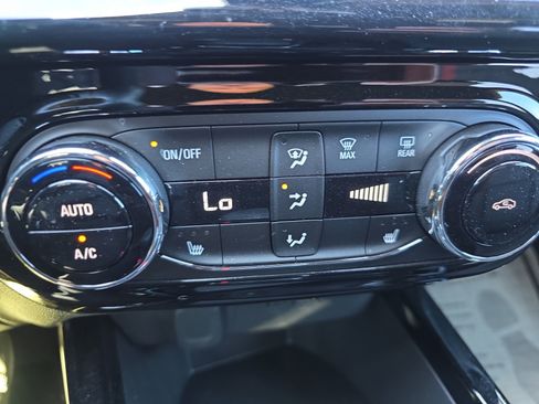 Used 2025 Chevrolet Trax RS w/ Driver Confidence Package image 16