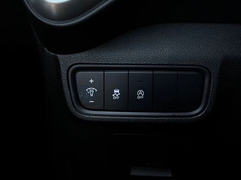 Used 2025 Kia Soul LX w/ LX Technology Package FWD image 20