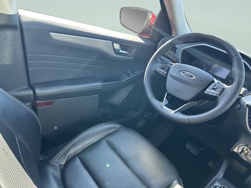 Used 2022 Ford Escape SEL image 18