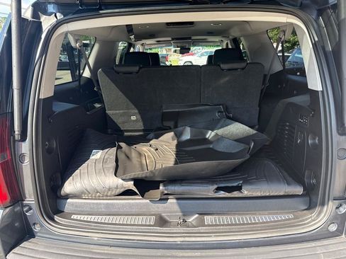 Used 2019 Chevrolet Suburban Premier AWD/4WD image 16