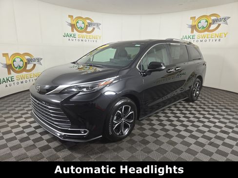 Used 2026 Toyota Sienna Platinum AWD/4WD image 3