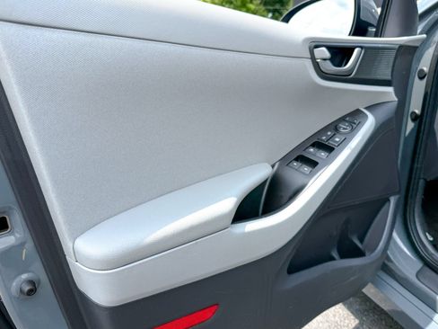 Used 2020 Hyundai Ioniq SE FWD image 16