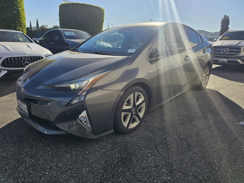Used 2016 Toyota Prius Four Touring image 4