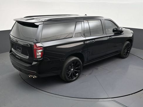 Used 2024 Chevrolet Suburban Premier w/ Premium Package RWD image 17