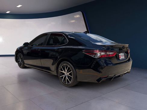 Used 2024 Toyota Camry SE FWD image 3