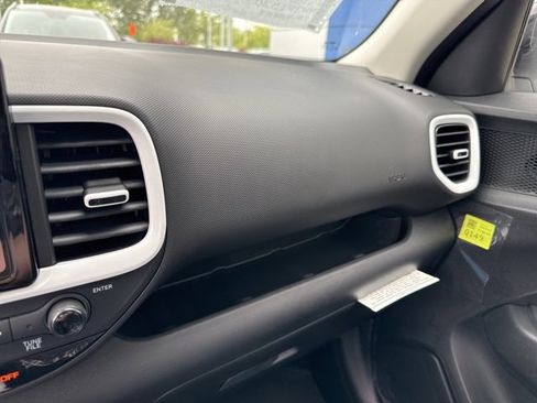 Certified 2025 Hyundai Venue Limited image 41