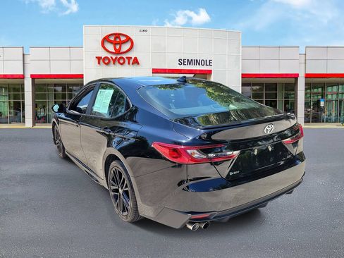 Used 2025 Toyota Camry SE FWD image 4