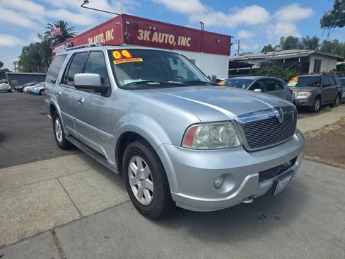 Used 2004 Lincoln Navigator Luxury AWD/4WD image 2