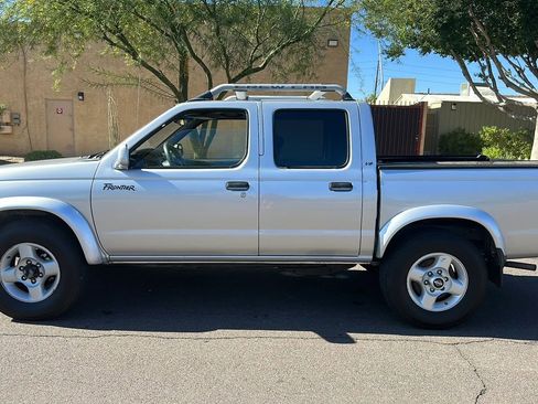 Used 2000 Nissan Frontier XE image 11