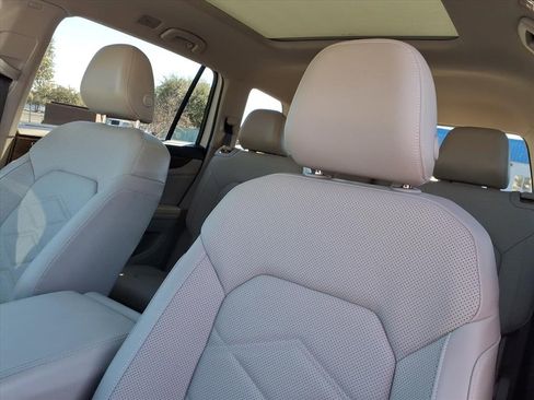 Used 2024 Volkswagen Atlas SE image 17