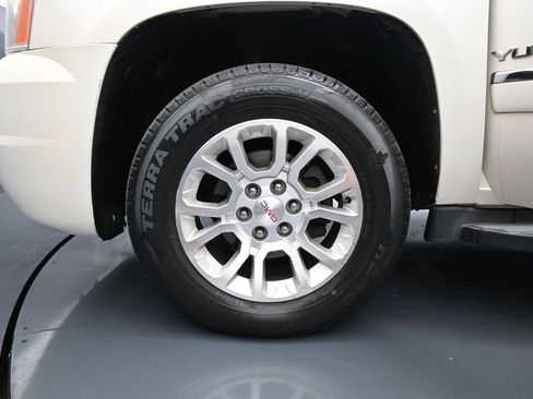 Used 2011 GMC Yukon XL SLT w/ SLT-2 Equipment Package AWD/4WD image 29