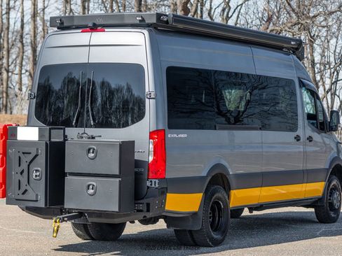 Used 2022 Mercedes-Benz Sprinter 3500 image 8