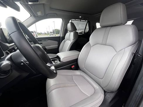 Used 2024 Honda Pilot Touring image 8