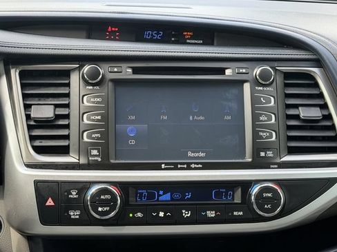 Used 2019 Toyota Highlander Limited Platinum FWD image 15