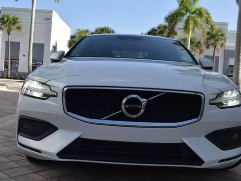 Used 2021 Volvo S60 T5 Momentum FWD image 36