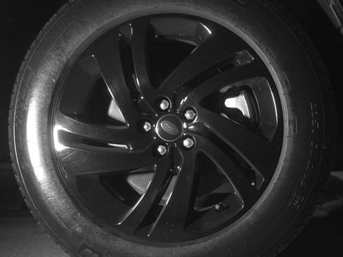 Used 2025 Land Rover Discovery Sport S image 38