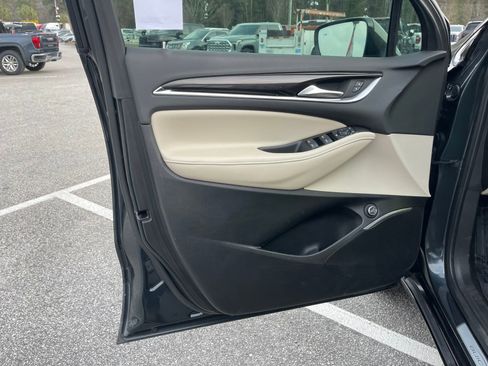 Used 2020 Buick Enclave Essence image 11