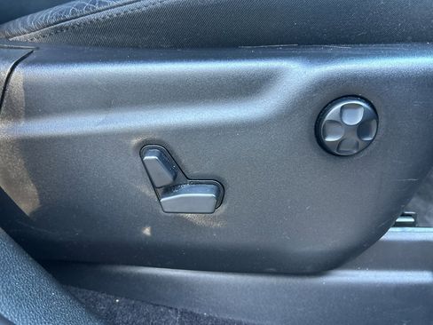 Used 2018 Jeep Grand Cherokee Limited image 19