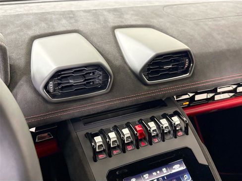 Used 2024 Lamborghini Huracan Tecnica image 18