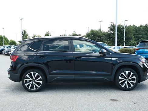 Used 2024 Volkswagen Taos SE FWD image 4