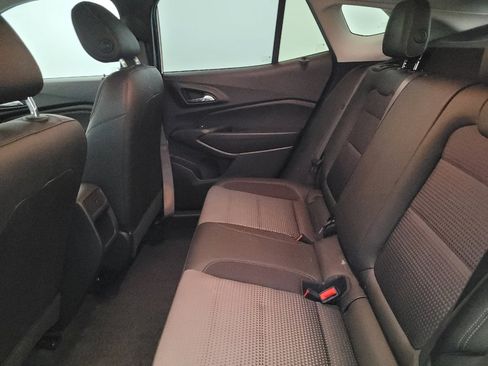 Used 2025 Chevrolet Trax LT FWD image 18